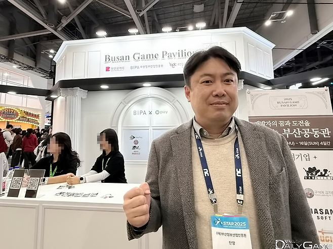 내년에 전시 공간을 키워 더욱 많은 기업들에 전시 기회를 제공하겠다고 약속한 한상민 단장.