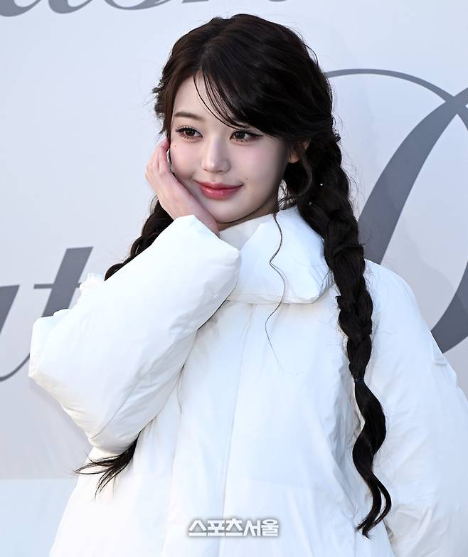 장원영이 포토월을 소화하고 있다. 이주상기자 rainbow@sportsseoul.com