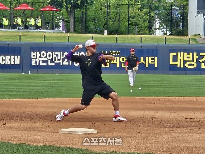 KIA 김도영이 광주-기아 챔피언스 필드에서 열린 2025 KBO리그 한화전에 앞서 수비 훈련을 소화하고 있다. 광주 | 김동영 기자 raining99@sportsseoul.com