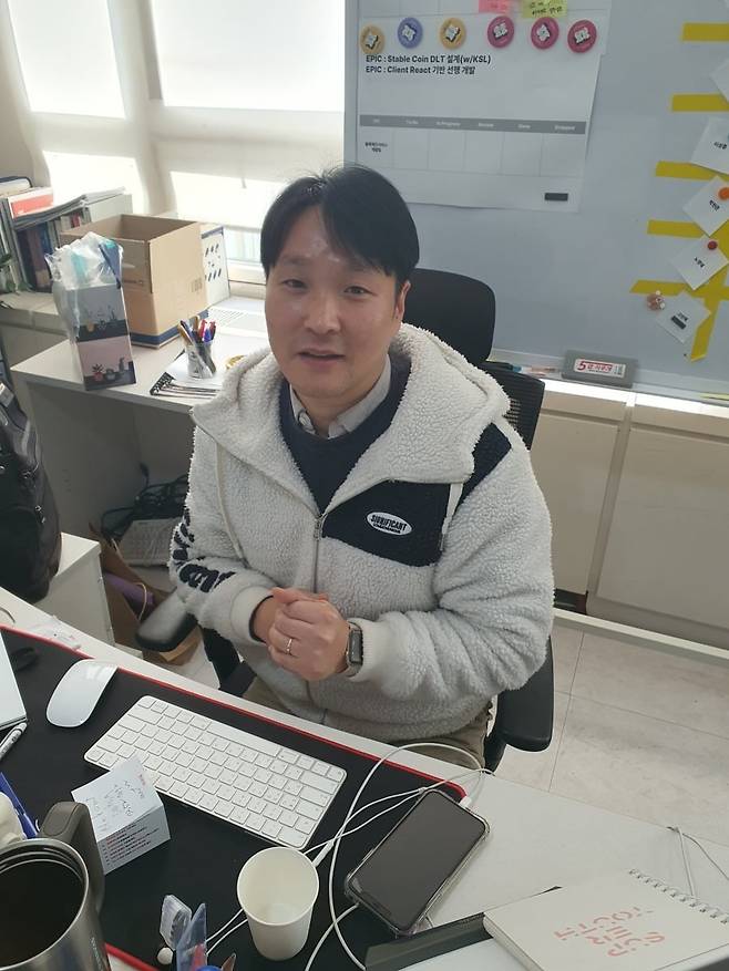 이상훈 그룹장이 블록체인 신사업에 대해 설명하고 있다. 윤현주 기자