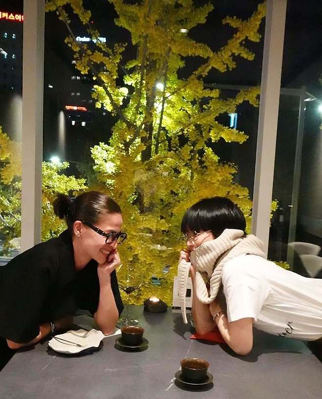 앤 커티스 소셜미디어