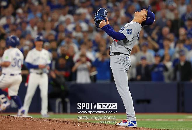 ▲ 메이저리그 최정상급 투수로 발돋움한 야마모토는 올해 월드시리즈에서 영웅적인 활약으로 유명세를 키웠다