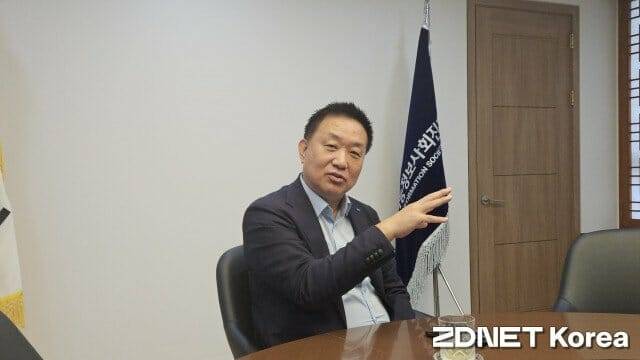 황종성 NIA 원장은 "AX는 기술을 쓰는 문제가 아니라, 업무와 조직의 사고방식을 통째로 바꾸는 일"이라고 했다.