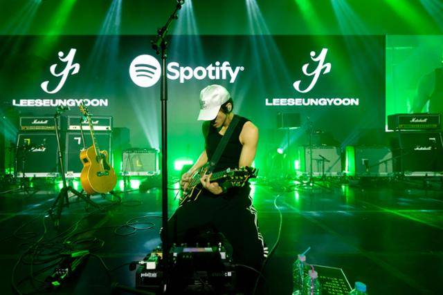 본지는 15일 오후 서울 성동구 성수동에서 열린 '스포티파이 하우스 서울(Spotify House Seoul)' 3일 차 공연 현장에서 이승윤을 만났다. 스포티파이 제공