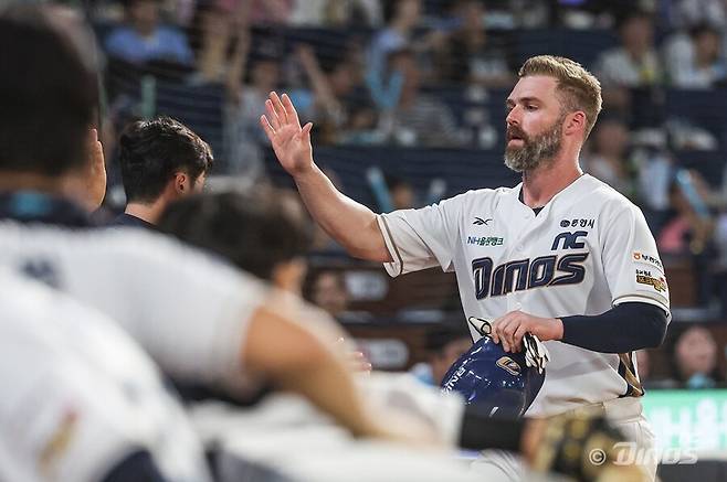 ▲ NC 맷 데이비슨은 불펜 보호를 위해 투수로 마운드에 서기도 했다. ⓒ NC 다이노스