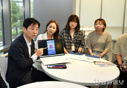 ◇최문순 화천군수가 지난 9일부터 14일까지 베트남, 홍콩, 타이완 현지 여행사를 방문해 산천어축제 마케팅을 펼쳤다.