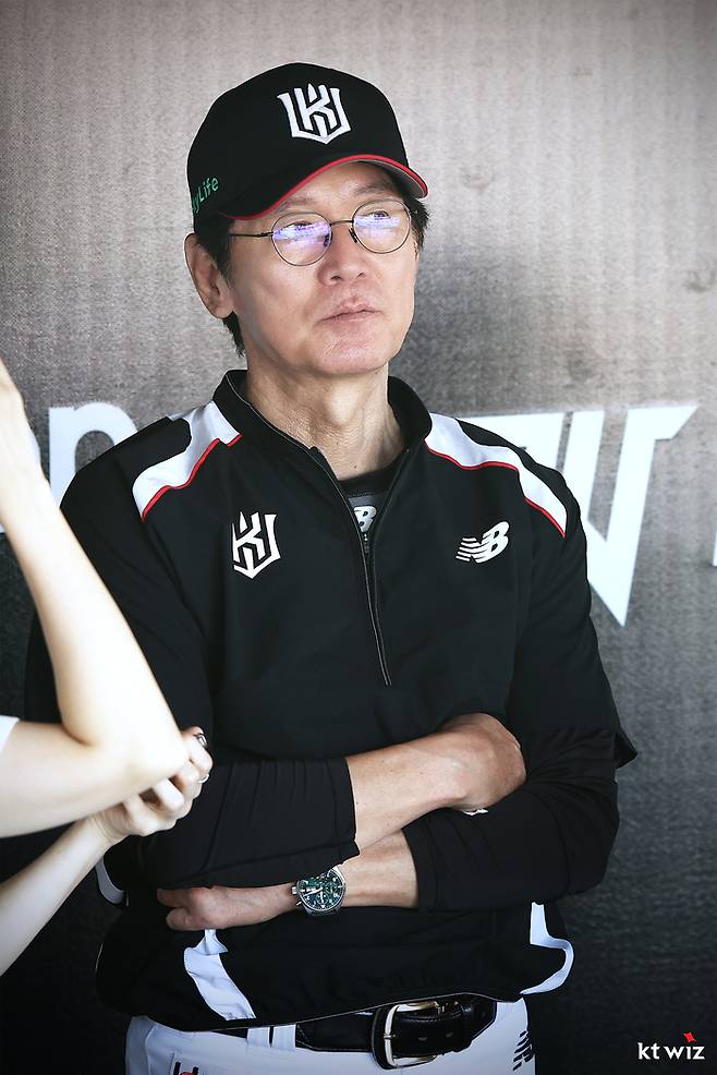 이강철 감독이 인터뷰에 임하고 있다. 사진 | KT 위즈