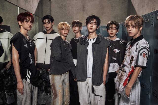 클로즈 유어 아이즈의 세 번째 미니 앨범 'blackout'이 초동 판매량 57만 장을 돌파했다. 전작의 2배에 해당하는 수치다. /언코어