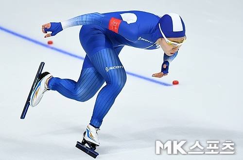 ‘빙속여제’ 이상화가 2018 평창동계올림픽 스피드스케이팅 여자 500m에서 은메달 획득에 성공했다. 이상화는 2018년 2월 18일 강릉 스피드 스케이팅 경기장에서 열린 2018 평창 동계올림픽 스피드스케이팅 여자 500m에서 37초33의 기록으로 은메달을 차지했다. 이상화가 레이스를 펼치고 있다. 사진=천정환 기자