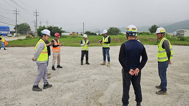 현장에서 안전교육을 강화한 LH.