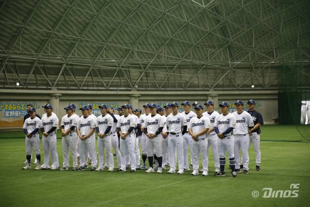 일본 오키나와 기노자 스타디움에서 막바지 훈련을 소화하고 있는 NC 다이노스 선수단./NC 다이노스/