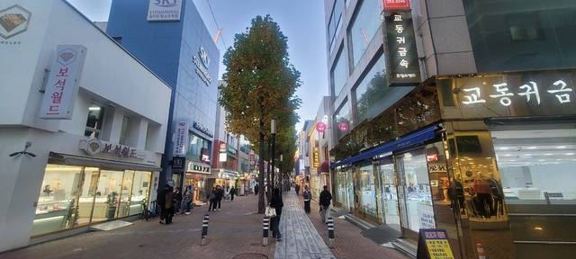 축제 때와 달리 한산해진 대구 중구 교동패션주얼리특구 모습. 권영진 기자