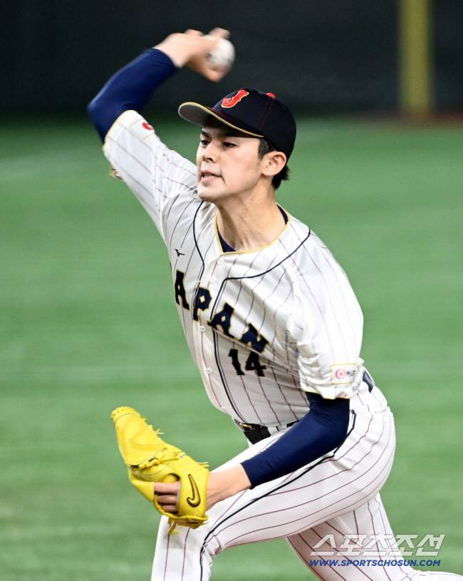 월드베이스볼클래식(WBC) 2023 일본과 체코의 경기가 11일 일본 도쿄돔에서 열렸다. 일본 선발투수 사사키 로키가 역투하고 있다. 도쿄(일본)=허상욱 기자wook@sportschosun.com/2023.03.11/