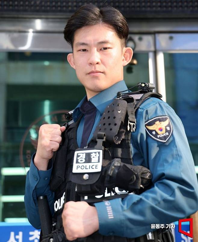 김주영 서초3파출소 순경이 아시아경제와 인터뷰에 앞서 포즈를 취하고 있다. 윤동주 기자