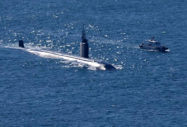 부산에 입항한 미 핵추진잠수함 컬럼비아함 ⓒ연합뉴스