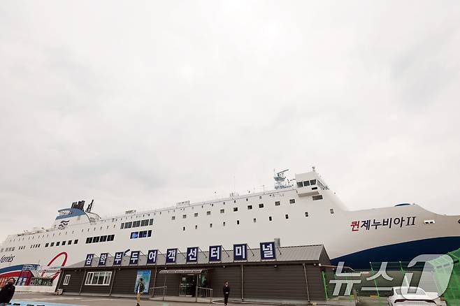 전남 신안 해상에서 좌초된 여객선 퀸제누비아2호가 20일 전남 목포시 산정동 삼학부두에 정박해 있다. 2025.11.20/뉴스1 ⓒ News1 박지현 기자