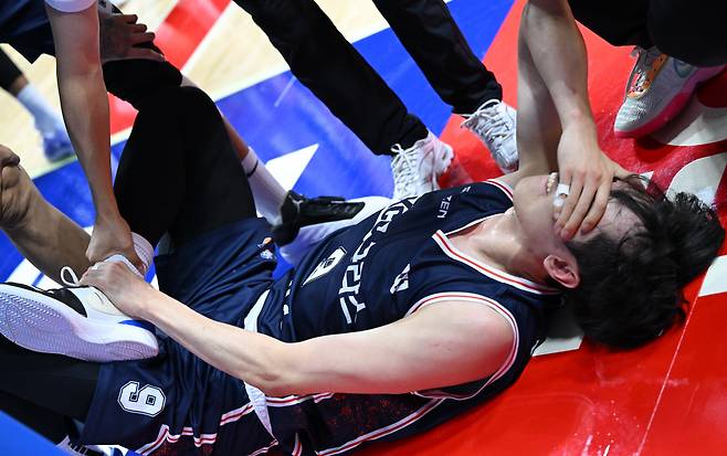 송교창의 부상 장면. 사진제공=KBL