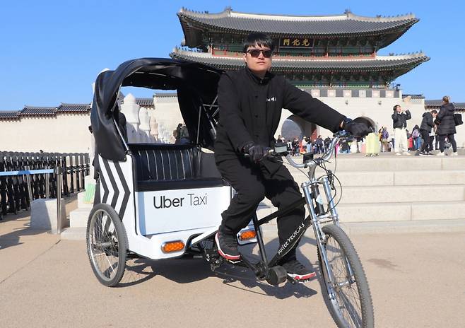 우버 택시가 서울 북촌에서 ‘우버 택시 인력거’를 활용한 투어 프로그램을 운영한다./사진=우버택시