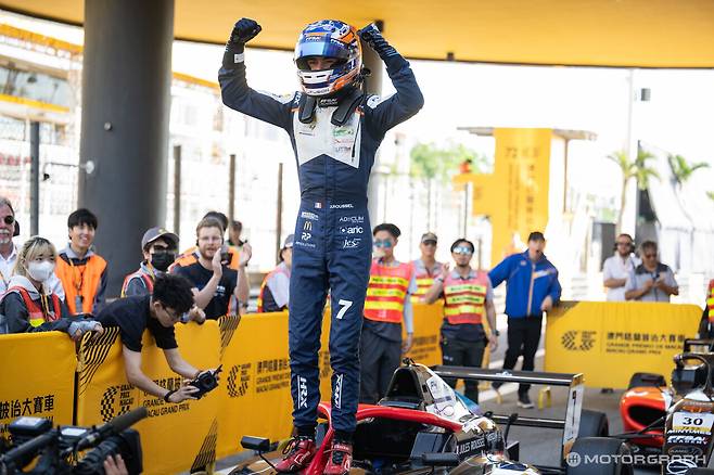 F4 그랑프리는 쥘 루셀(7번)이 우승했다. 2위는 전날 예선 레이스 1위를 기록한 올리비에리 에마뉴엘(68번)이, 3위는 사토 타쿠마의 아들인 사토 린타로(17번)이 차지했다.