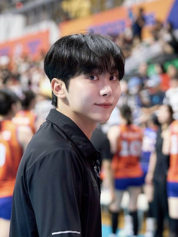 MBC 예능 프로그램 '신인감독 김연경'에서 필승 원더독스의 매니저로 활약한 세븐틴 승관이 소속사 플레디스 엔터테인먼트를 통해 종영 소감을 전했다./MBC