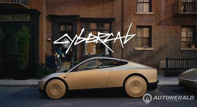 테슬라 사이버캡은 AI4 기반 시스템으로 출시할 수밖에 없고, 이는 완전자율주행 구현 가능성을 크게 낮추고 있다(출처: 테슬라 소셜미디어 캡처)