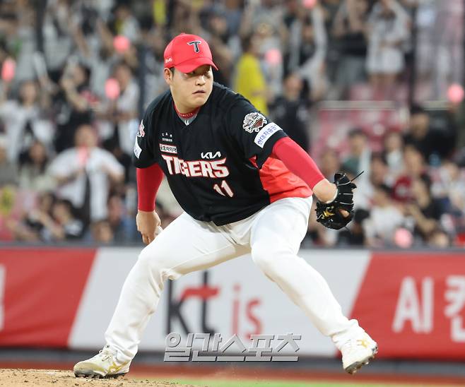 22일 오후 수원 KT위즈파크에서 열린 2025 프로야구 KIA와 KT 경기. KIA 투수 조상우가 8회 등판해 역투하고 있다. 수원=정시종 기자 /2025.05.22.