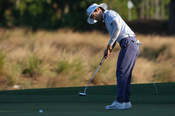 21일(한국시간) CME그룹 투어 챔피언십 1라운드에서 경기 중인 이소미. AP=연합뉴스