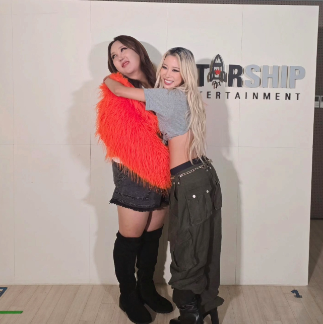 방송인 풍자가 22kg 감량 이후 달라진 실루엣으로 또 한 번 화제를 모았다.사진=풍자 SNS