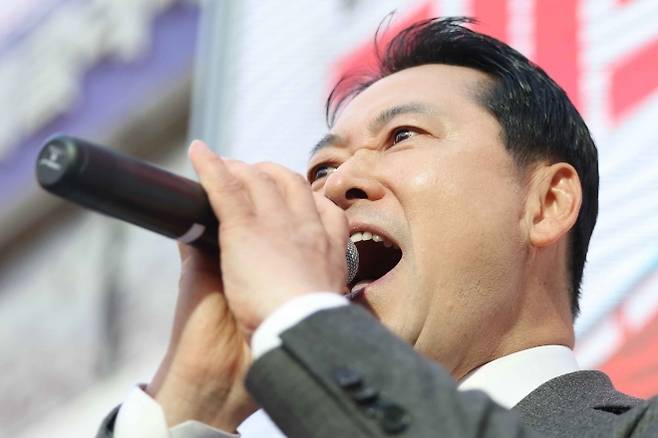 장동혁 국민의힘 대표가 23일 오후 경남 창원시 성산구 중앙동에서 열린 ‘민생회복 법치수호 국민대회’에 참석해 발언하고 있다. 창원 연합뉴스