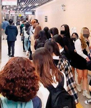 서울 잠실 광역환승센터에 경기 양주로 향하는 버스를 타려는 승객들이 장사진을 이루고 있다. 옥정신도시발전연대 제공