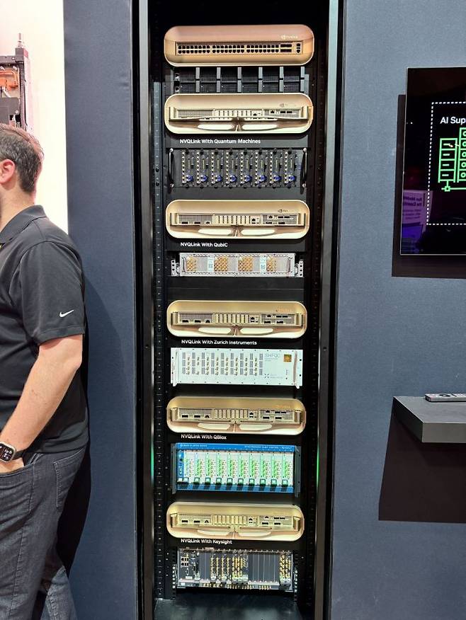 엔비디아는 SC25 행사에서 NVQ링크로 슈퍼컴퓨터와 연동하는 데모를 선보였다. 사진=백종민 테크 스페셜리스트