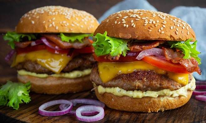 외식 인플레이션은 직장인들의 점심 문화를 근본적으로 바꾸고 있다. 게티이미지