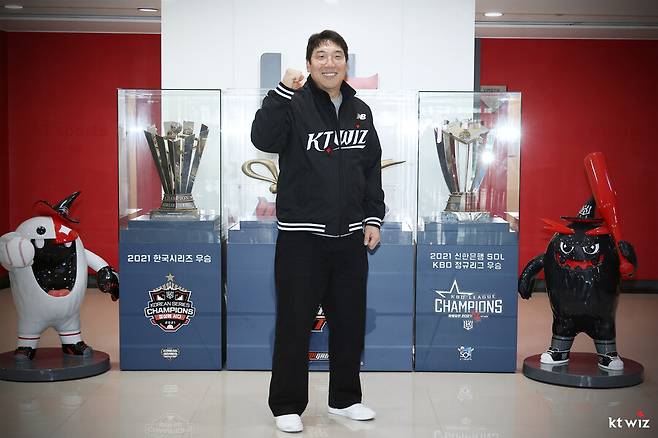 ▲ KT 위즈가 자유계약 시장에서 LG 트윈스 주축 타자였던 김현수를 영입하는 데 성공했다. ⓒKT 위즈