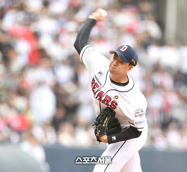두산 투수 이영하가 3일 잠실야구장에서 열린 2024 KBO 포스트시즌 와일드카드 결정 2차전 KT와 경기 5회 역투하고 있다. 잠실 | 최승섭기자 thunder@sportsseoul.com
