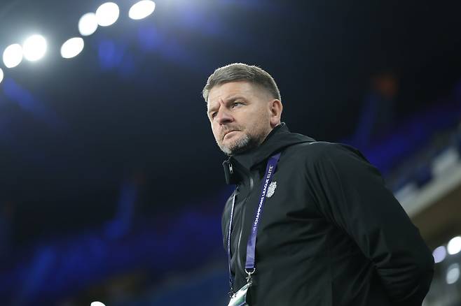 마크 잭슨 부리람 감독이 26일 울신과 원정경기를 0-0으로 비긴 뒤 “울산엔 좋은 선수들이 많다”고 밀했다. 사진제공|한국프로축구연맹