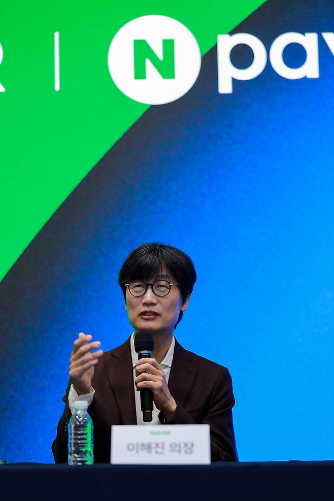 이해진 네이버 이사회 의장이 27일 경기 성남시의 네이버 사옥 1784에서 열린 네이버·네이버파이낸셜·두나무 공동 기자간담회에 참석했다. (네이버 제공)