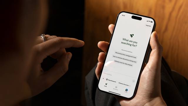 라이너 AI 검색 모바일 앱 화면. 라이너 제공