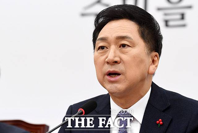 특검팀은 김 여사에게 명품 '로저비비에' 가방을 건넨 의혹을 받고 있는 김기현 국민의힘 의원 배우자를 내달 5일 청탁금지법 위반 혐의 피의자로 불러 조사할 계획이다. /국회=남용희 기자