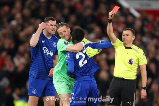 이드리사 가나 게예가 퇴장당했다./게티이미지코리아