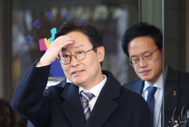법원 나서는 박범계·박주민 의원 (서울=연합뉴스) 이진욱 기자 = 국회 '패스트트랙 충돌' 사건에 연루된 더불어민주당 박범계·박주민 의원이 28일 서울 양천구 서울남부지법에서 열린 1심 공판을 마치고 법원을 나서고 있다. 2025.11.28 cityboy@yna.co.kr (끝) <저작권자(c) 연합뉴스, 무단 전재-재배포, AI 학습 및 활용 금지> 연합뉴스