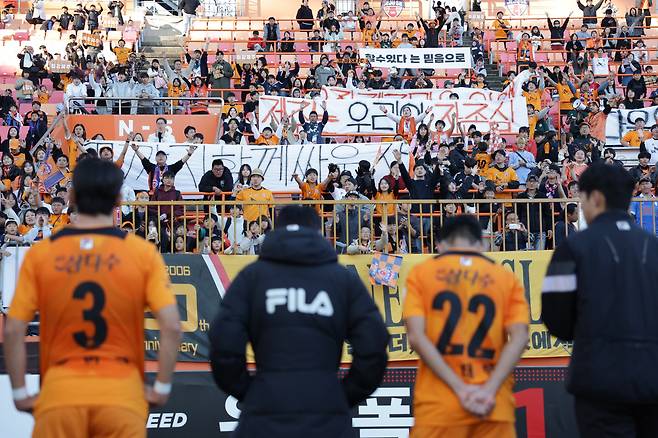 제주월드컵경기장/ K리그1/ 제주SKFC vs 대구FC/ 제주 관중/ 선수단 응원 걸개/ 사진 김정수