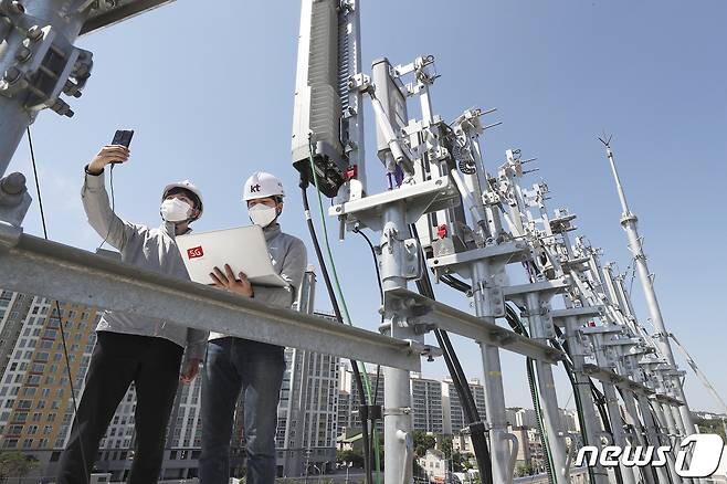 KT가 경기도 파주산업단지의 상용망에 5G 단독모드(SA) 네트워크를 구축한 모습. (KT 제공) 2020.6.25/뉴스1