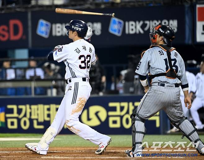 25일 잠실야구장에서 열린 한화와 두산의 경기, 5회말 1사 1,3루 두산 김재환이 3점홈런을 치고 있다. 잠실=허상욱 기자wook@sportschosun.com/2025.09.25/