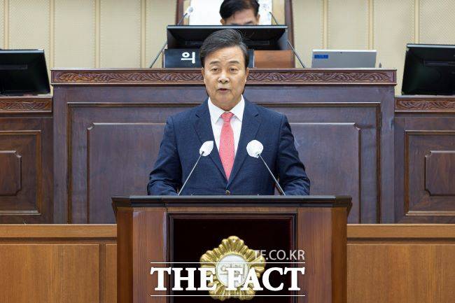 김성제 의왕시장이 1일 의왕시의회에서 시정연설을 하고 있다. /의왕시