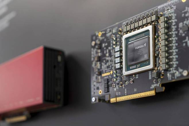 퓨리오사AI의 2세대 AI 반도체 ‘RNGD’ / 출처=IT동아