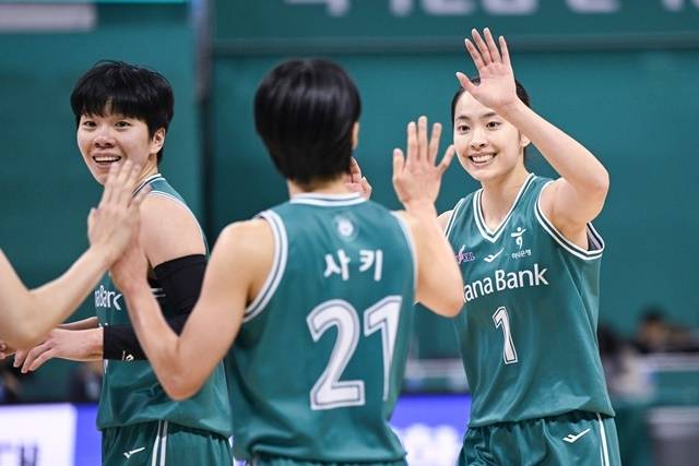 진안과 사키, 박소희. 사진=WKBL 제공