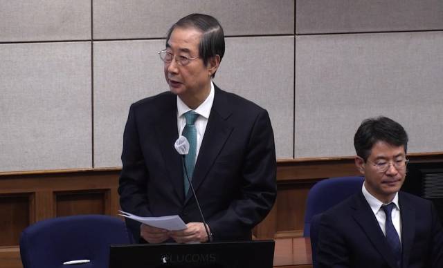 ▲한덕수 전 국무총리가 지난 26일 서울 서초구 서울중앙지법에서 열린 내란 우두머리 방조, 내란 중요임무 종사 및 위증 등 혐의 결심공판에서 최후진술을 하고 있다. 한 전 총리는 "비록 비상계엄을 막지 못했지만, 찬성하거나 도우려 한 일은 결단코 없다"며 "이것이 오늘 역사적인 법정에서 제가 드릴 가장 정직한 말"이라고 했다. ⓒ연합뉴스