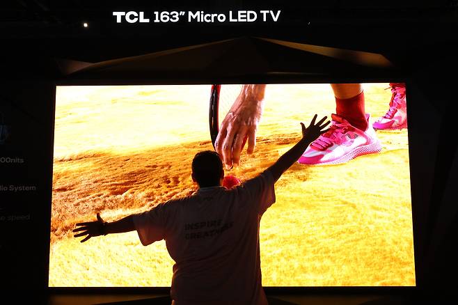 중국 TCL의 163인치 마이크로 LED TV./뉴스1