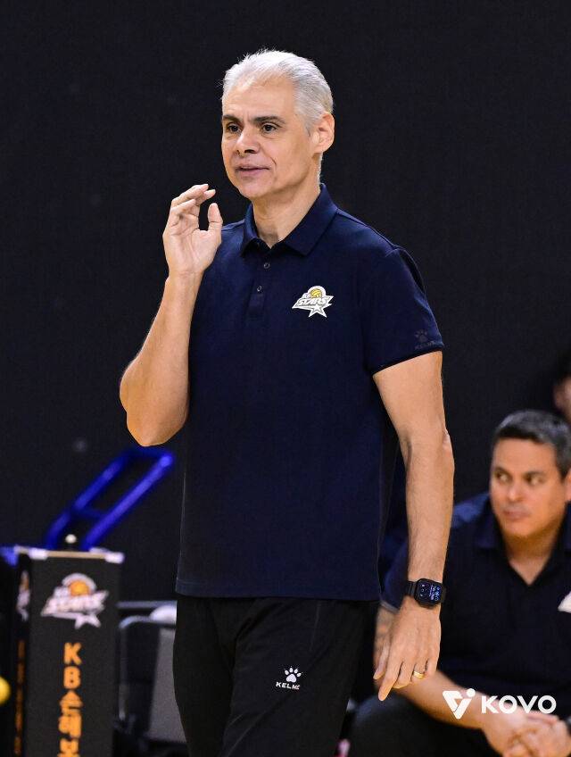 KB손해보험 레오나르도 카르발류 감독./KOVO