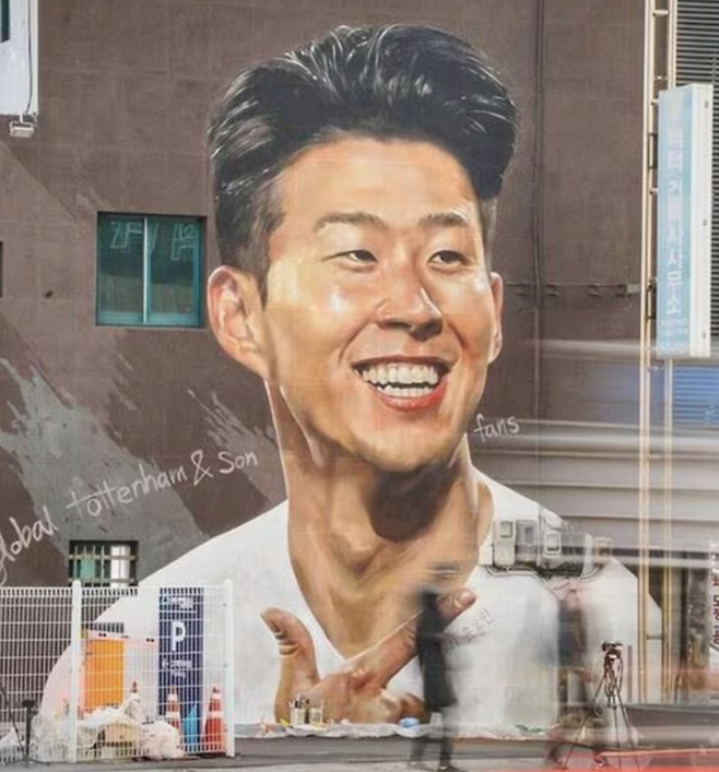 ▲ 10년의 막이 내린 뒤에도 손흥민이라는 이름은 여전히 토트넘의 한 페이지를 차지하고 있다. 그리고 다음 달 마지막 인사를 하지 못해 남겨뒀던 페이지가 드디어 고별식으로 채워질 예정이다.